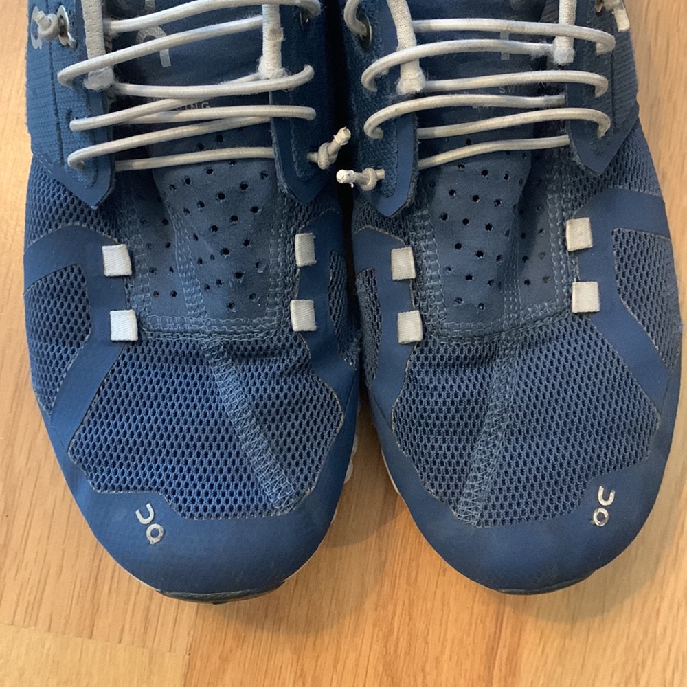 On cloud running sneakers in royal blue - Picture 4 of 8